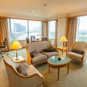 Club Deluxe One-Bedroom King Suite